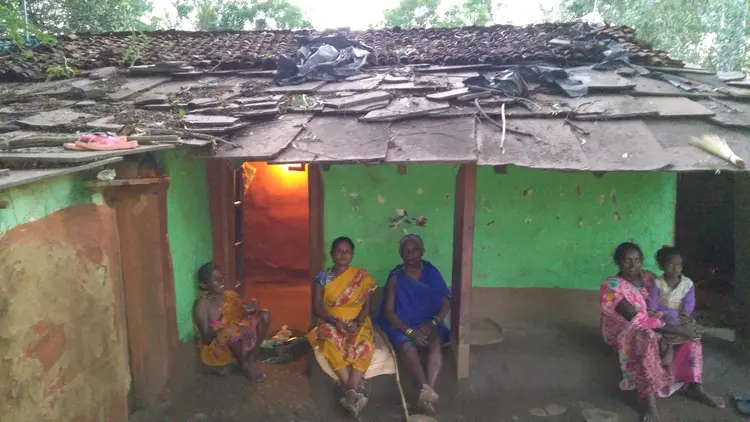 पकना छानलो घर - House with stone roof 